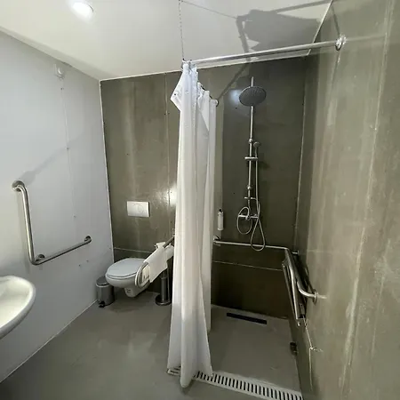 Hi Parque Nacoes - De Juventude بيت شباب *