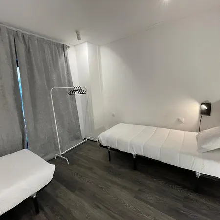 Hostal Hi Parque Nacoes - De Juventude Lisboa